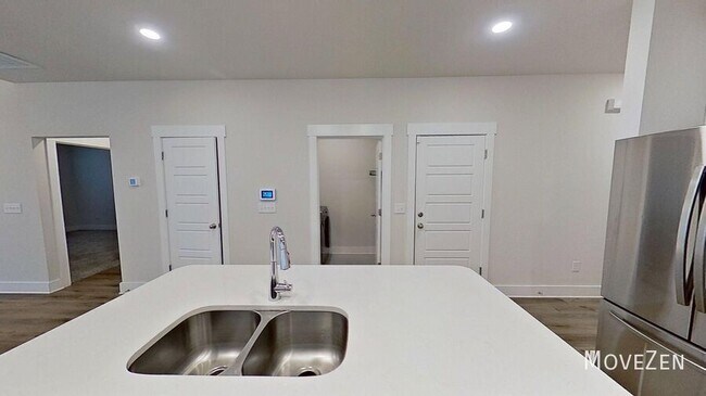 Building Photo - 132 Bromes Wy