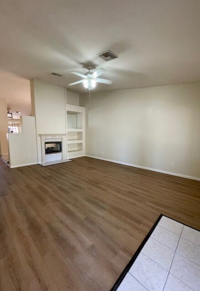 Building Photo - MOVE-IN READY 3BR/2BA SINGLE FAMILY HOME I...