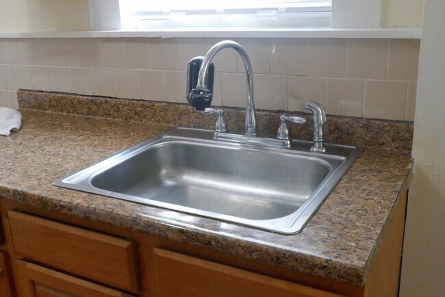 Building Photo - 277 E Merrimack St