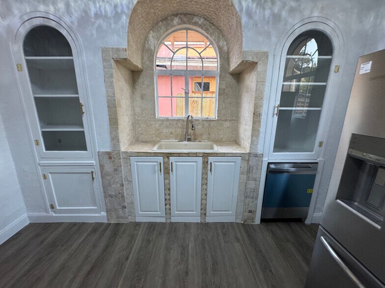 Building Photo - 2507 Highland Ave