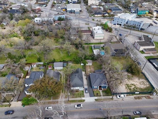 Building Photo - 309 Pecore St