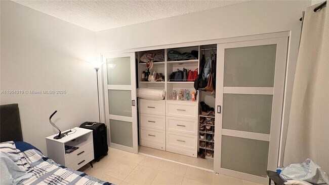 Building Photo - 206 Charter Way