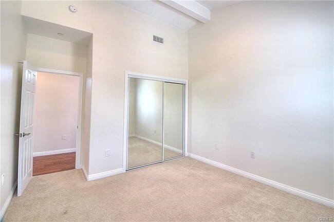 Building Photo - 2110 Arlington Ave