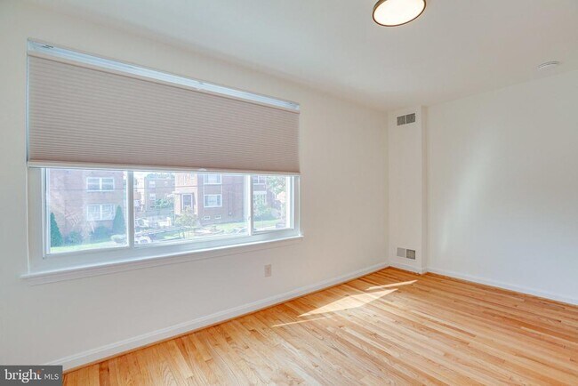 Building Photo - 5513 Chillum Pl NE