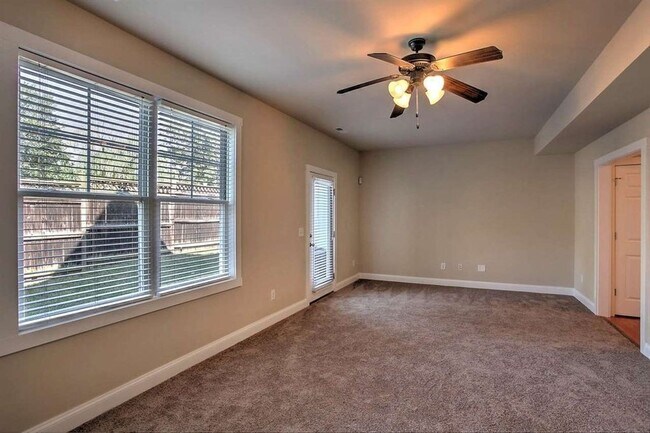 Building Photo - 348 Marquette Ct