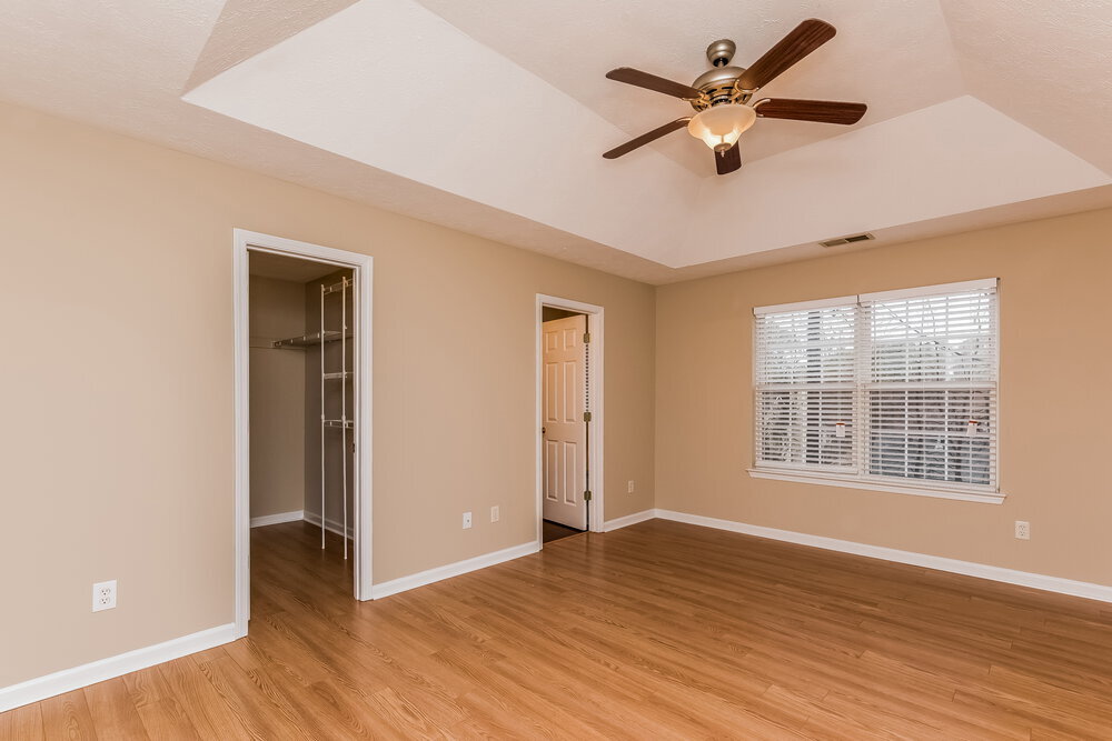 Building Photo - 2704 Lake Park Ridge E