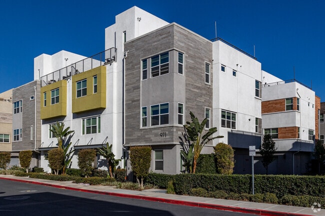 Building Photo - Lewis + Mason