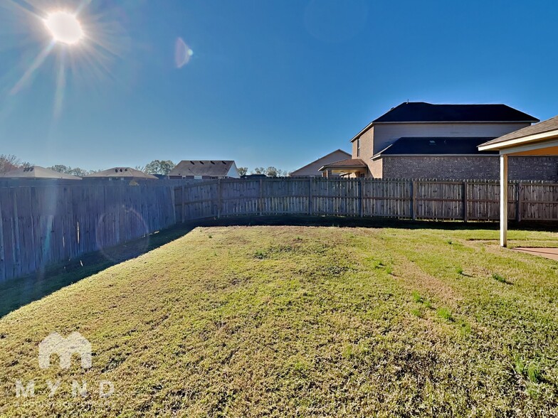 Building Photo - 12 Bristol Dr