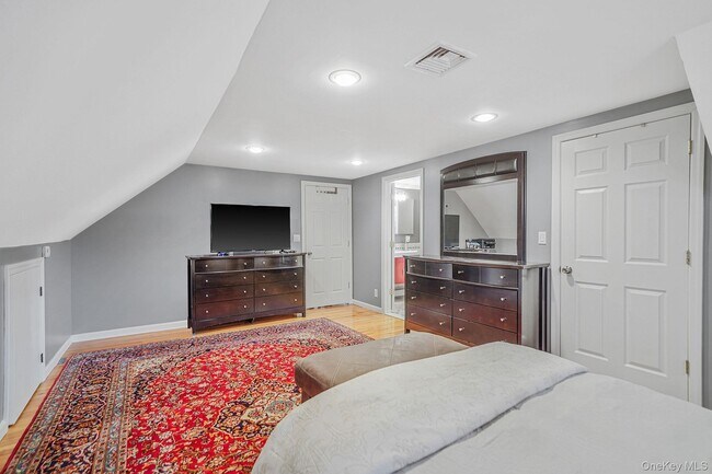 Building Photo - 6 Fairfields Ln