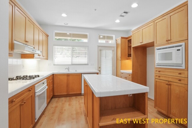 Building Photo - 42 Burlingame