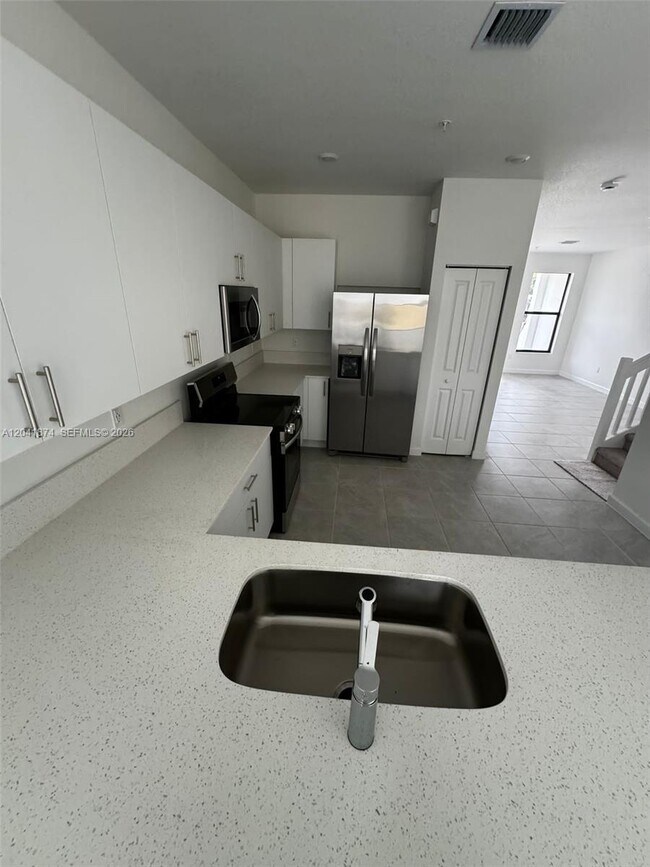 Building Photo - 285 SW 159th Ln