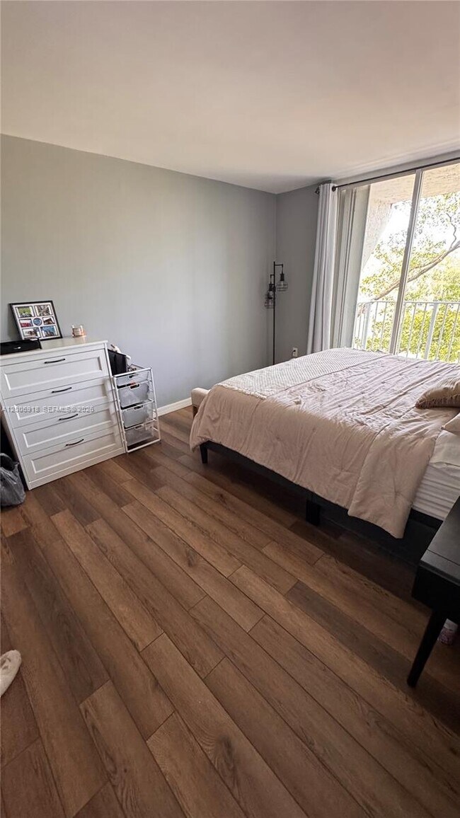 Building Photo - 650 NE 64th St