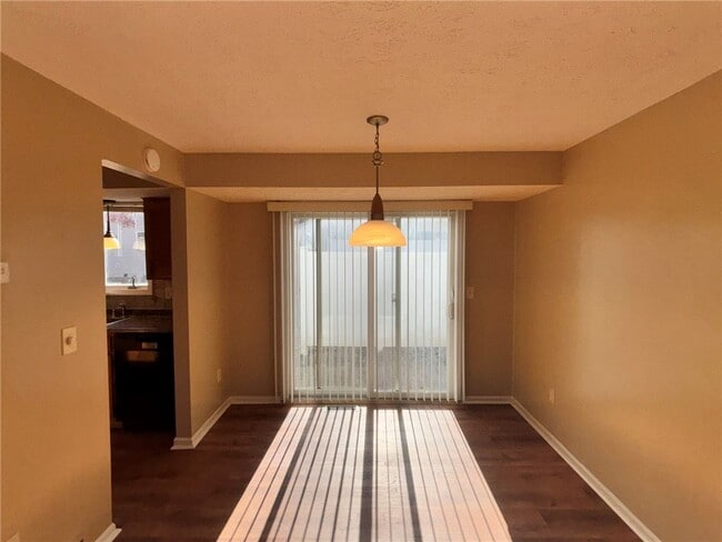 Building Photo - 16 Walnut Cir