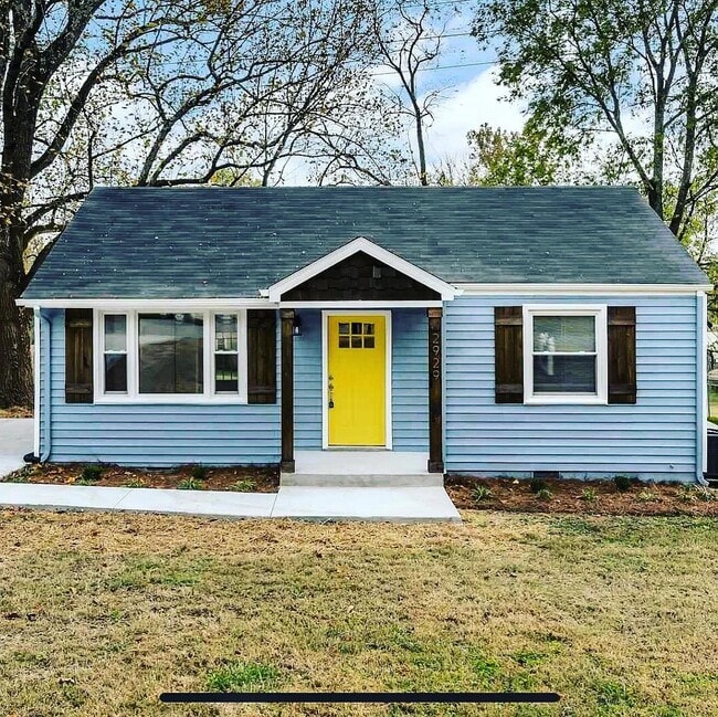 Building Photo - 2929 Teakwood Dr