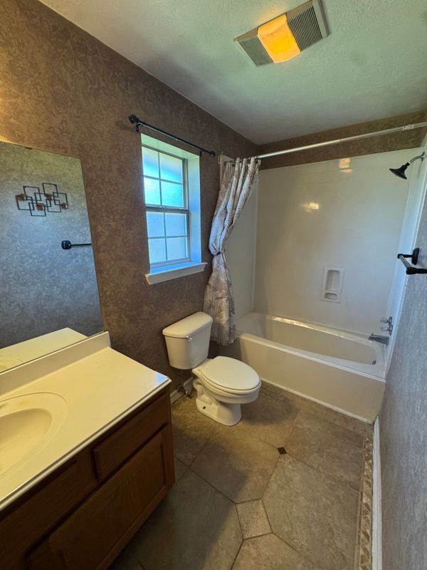 Building Photo - 1216 Mullins Ct