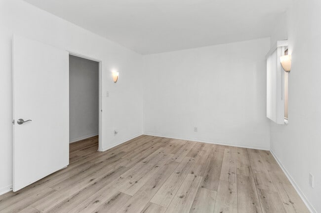 Building Photo - 161 N Willaman Dr