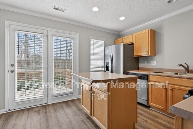 Building Photo - 94 Tannenbaum Cir