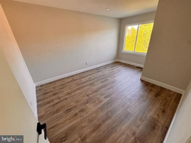 Building Photo - 402 Harrison Pl