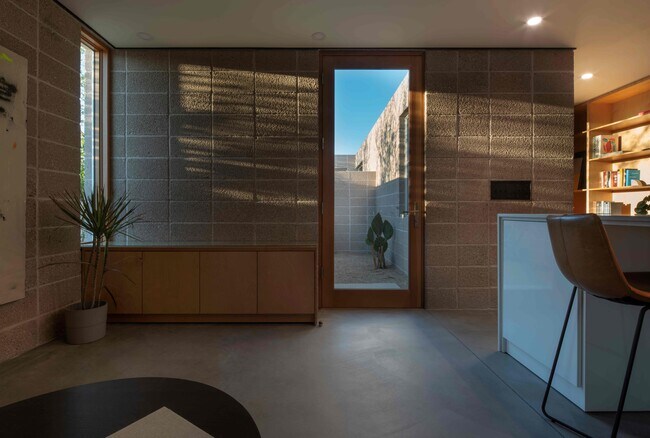 Building Photo - 1626 E Palm Ln