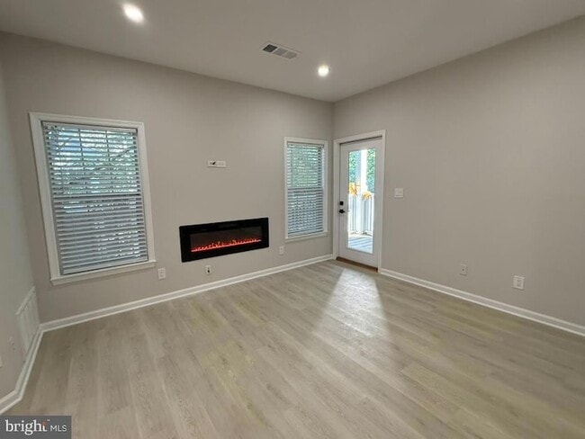 Building Photo - 1716 Lake Shore Crest Dr