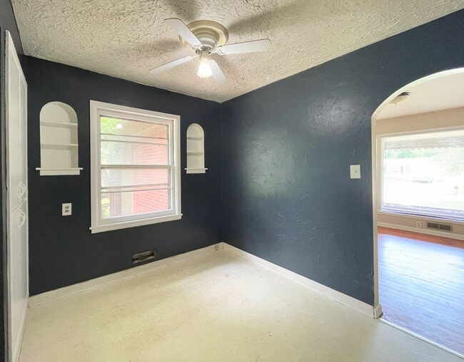 Building Photo - Updated Brick 3-Bedroom