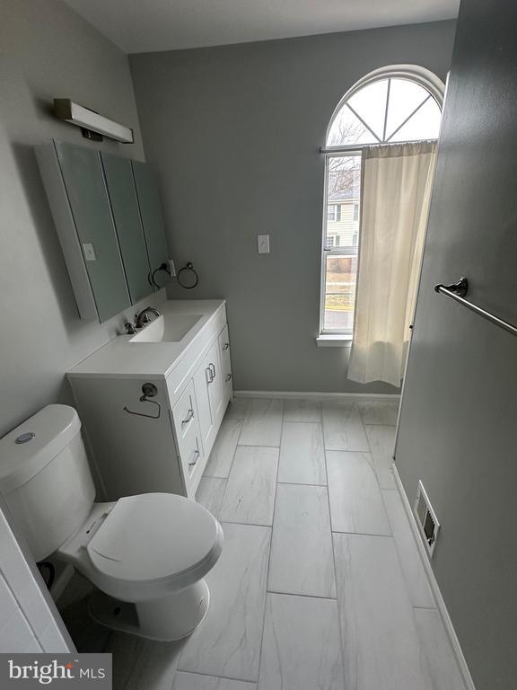 Building Photo - 10934 Mission Ridge Dr