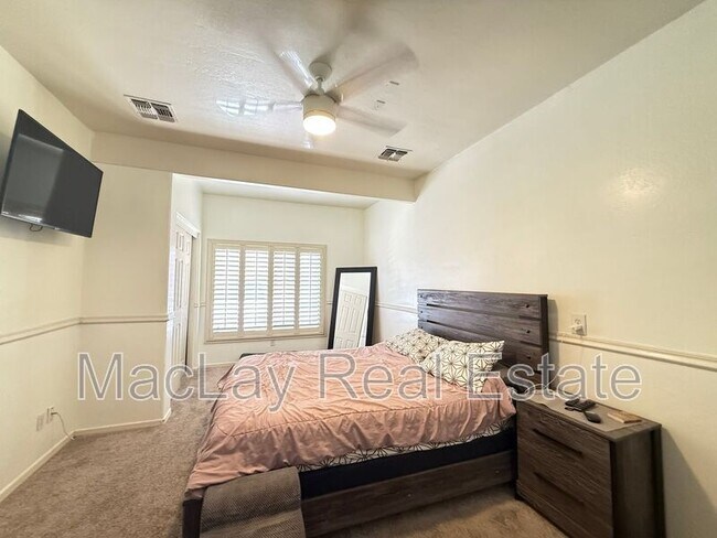 Building Photo - 757 W Aloe Pl