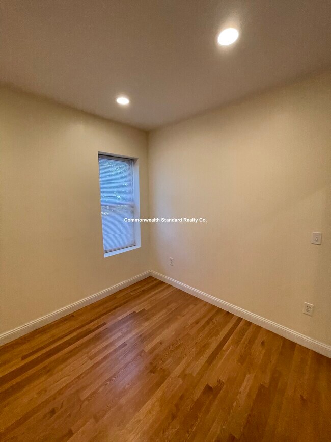 Building Photo - 1801 Beacon St