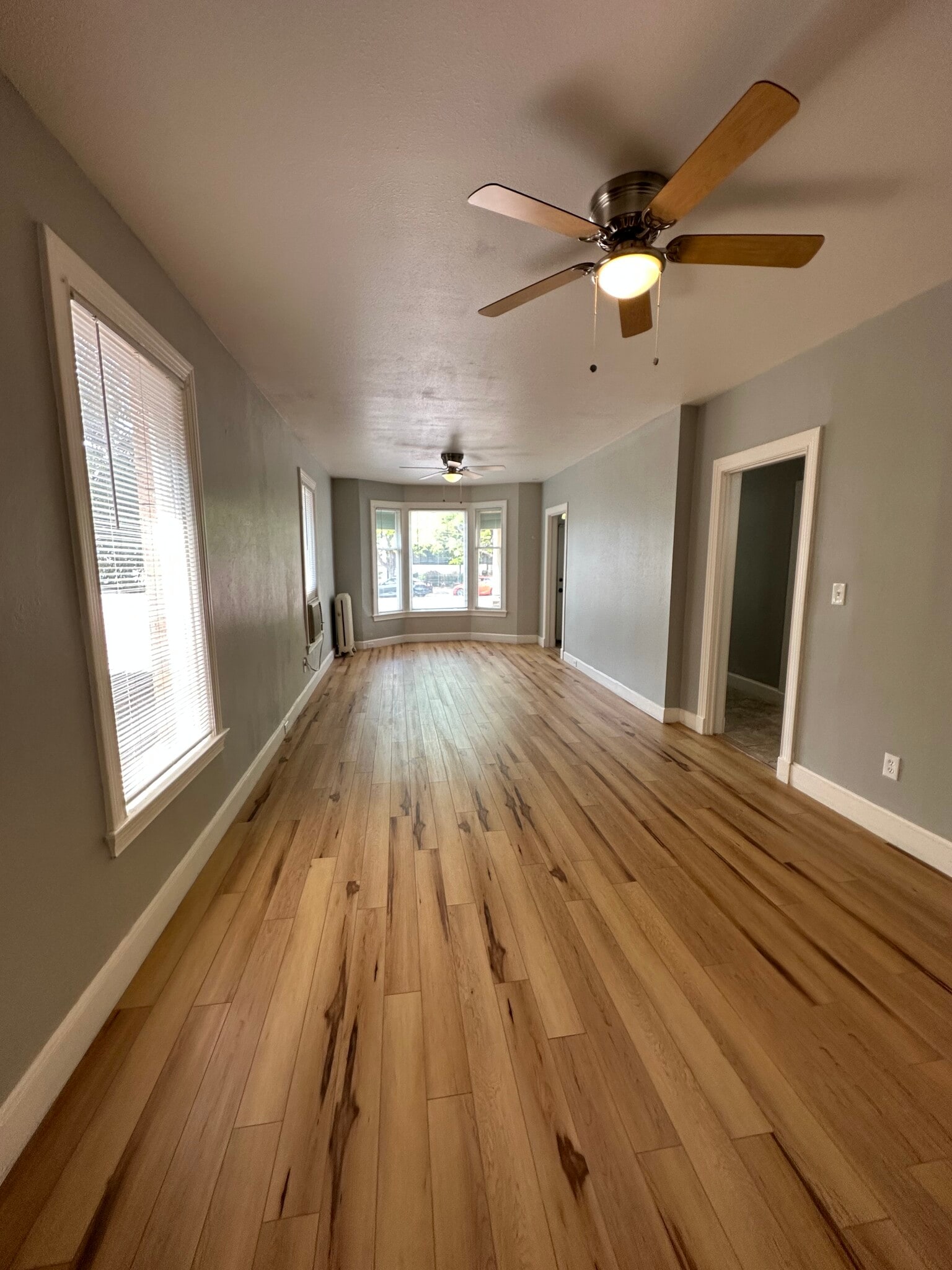 Living room/dining room - 725 N Tejon St