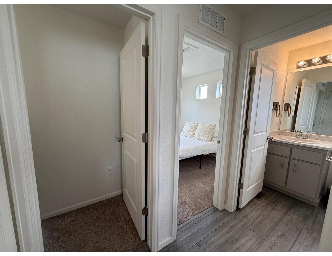 Bedroom 2&3 Bathroom - 6027 Notch Top Way