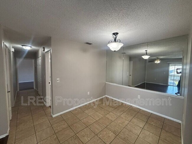 Building Photo - 4564 Pheasant Run Dr