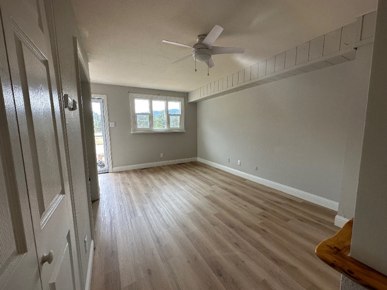 Building Photo - 103 Empire West Road