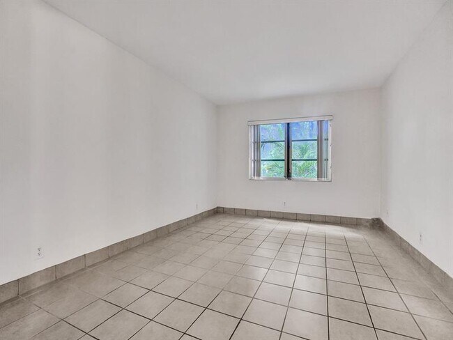 Building Photo - 3115 Oakland Shores Dr