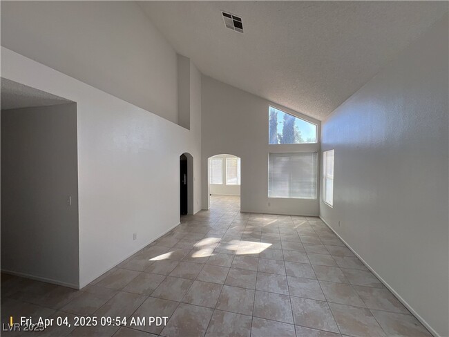 Primary Photo - 3240 Oyster Bay St