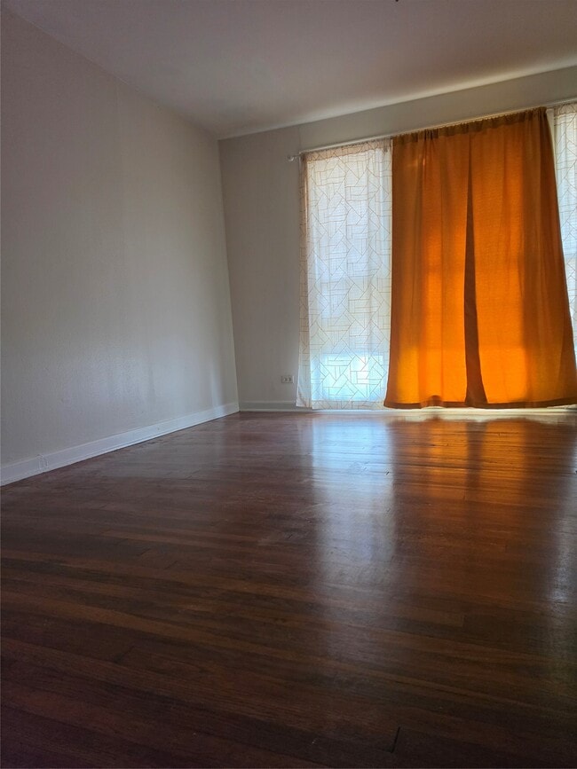 Building Photo - 3819 S Shepherd Dr