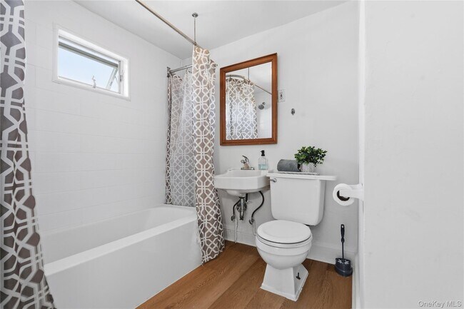 Building Photo - 226 Fourth Ave