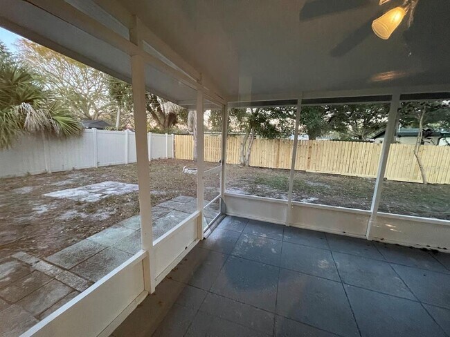 Building Photo - 471 Keene Park Dr E