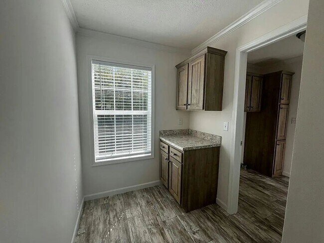 Building Photo - 608 Elephant Way