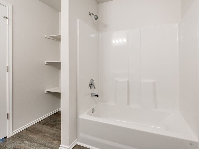 Building Photo - Low-Maintenance Living – 4 Bed Duplex in Redstone Ranch with Full Lawn Service