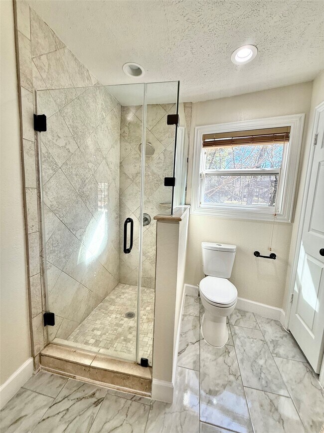 Building Photo - 2502 Lake Gardens Ct