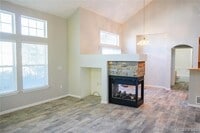 Building Photo - 640 S Yarrow St