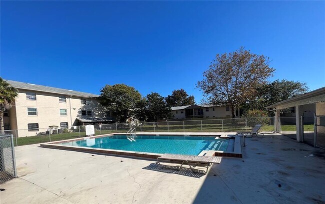 Building Photo - 1916 Honour Rd