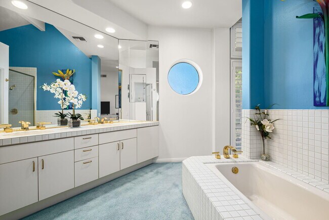 Building Photo - 75395 Riviera Dr