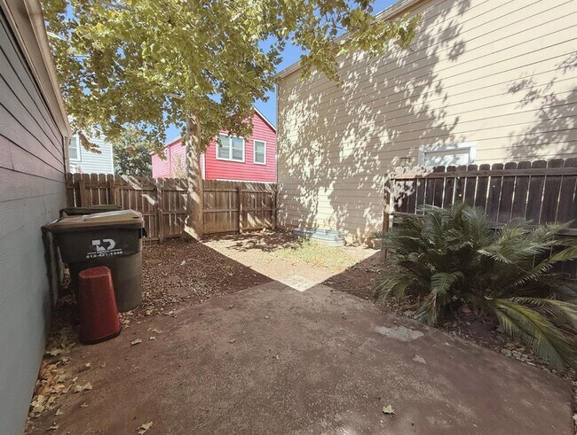 Building Photo - 130 Rush Haven