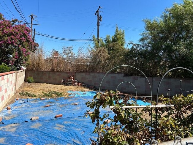 Building Photo - GREAT 3BD HOUSE WITH INCREDIBLE OUTDOOR SP...