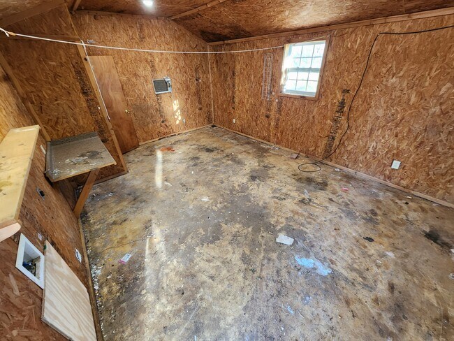 Building Photo - 102 W 7th