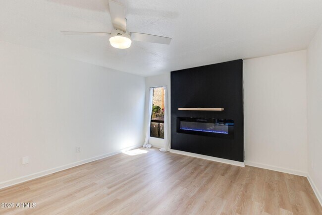Building Photo - 4950 N Miller Rd