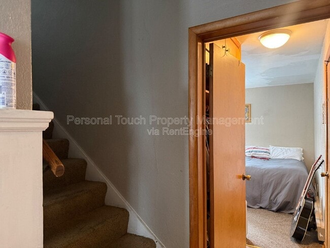 Building Photo - 606 5th St S