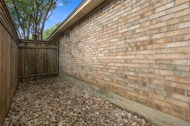 Building Photo - 3120 Cohoba Dr