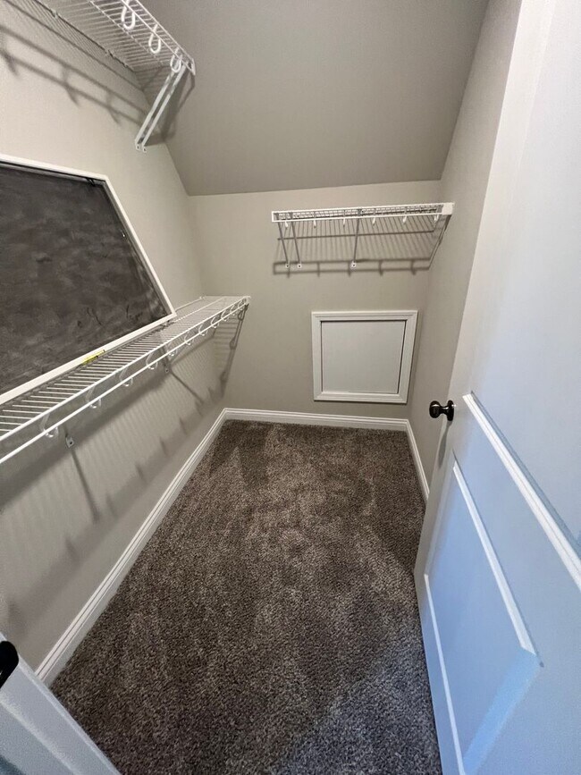 Building Photo - Spectacular newly remodeled home, next to the Square, Franklin, Ky